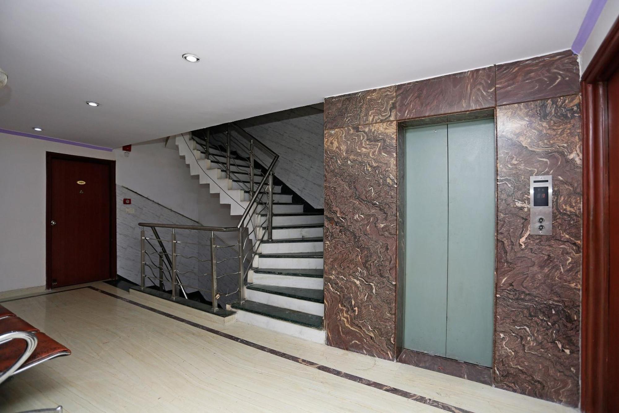 Hotel O Mid Town 德里 外观 照片