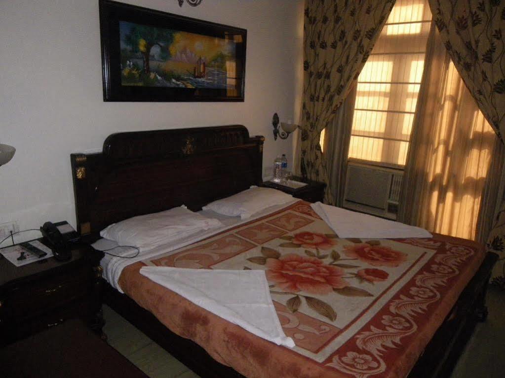 Hotel O Mid Town 德里 外观 照片