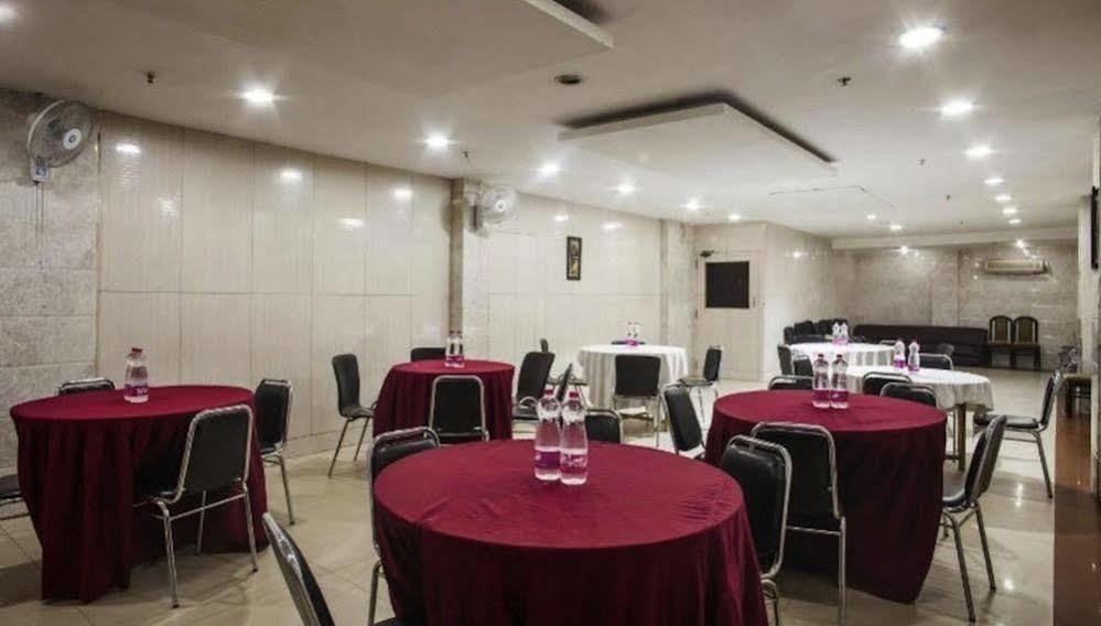 Hotel O Mid Town 德里 外观 照片